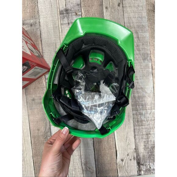 MILWAUKEE 48731326 FRONT BRIM VENTED SAFETY HELMET GREEN - Picture 7 of 9